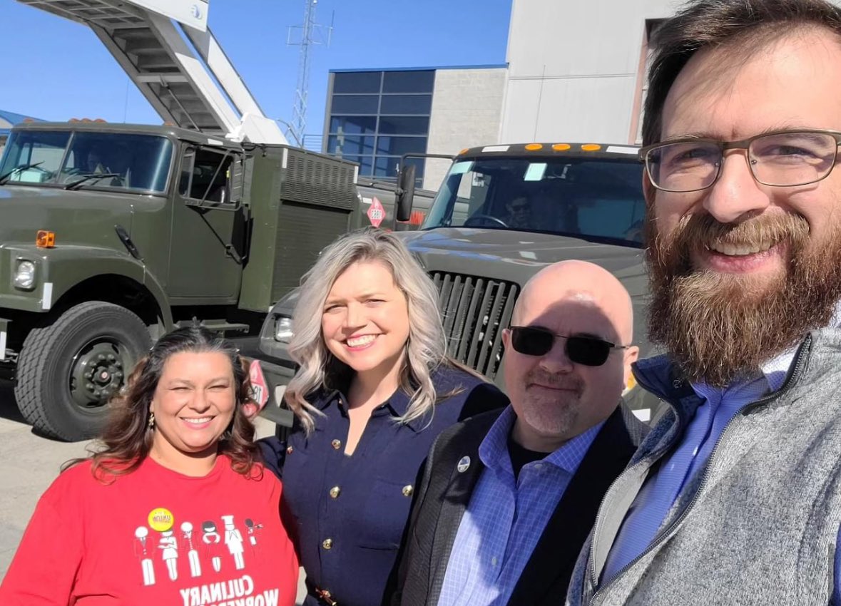 Teamsters 533 Business Agent Ross Kinson was one of 5 people asked to greet President Biden during his visit to Reno today. No matter your political view, we are proud & excited that our brother had the opportunity to speak with the President on behalf of our members. #Teamsters