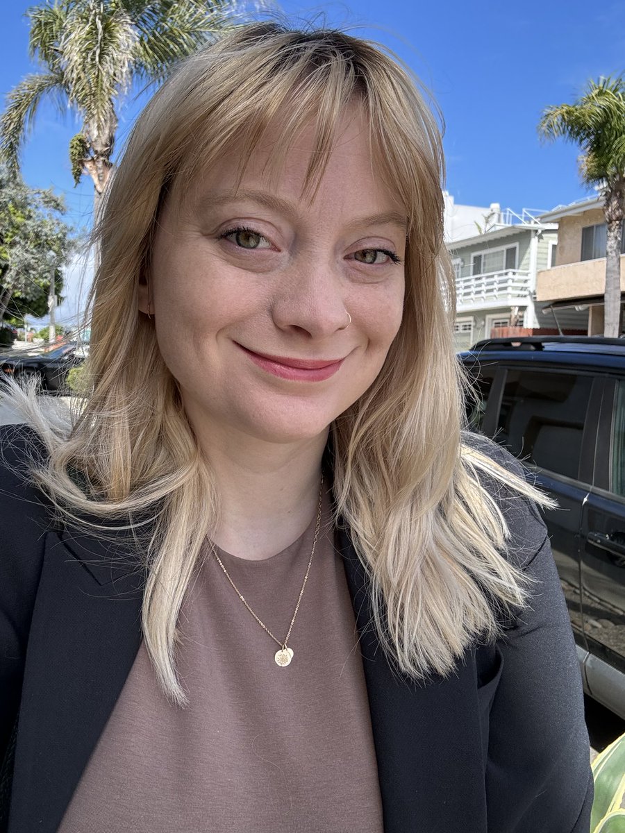 maddizzlee's tweet image. I’m Maddy and I’m the growth lead for @LeagueofLegends! Outside of work, I’m a mom to an eleven month old and I love lifting weights, baking tasty treats, and watching old Star Trek episodes.

#WhatAGameDevLooksLike