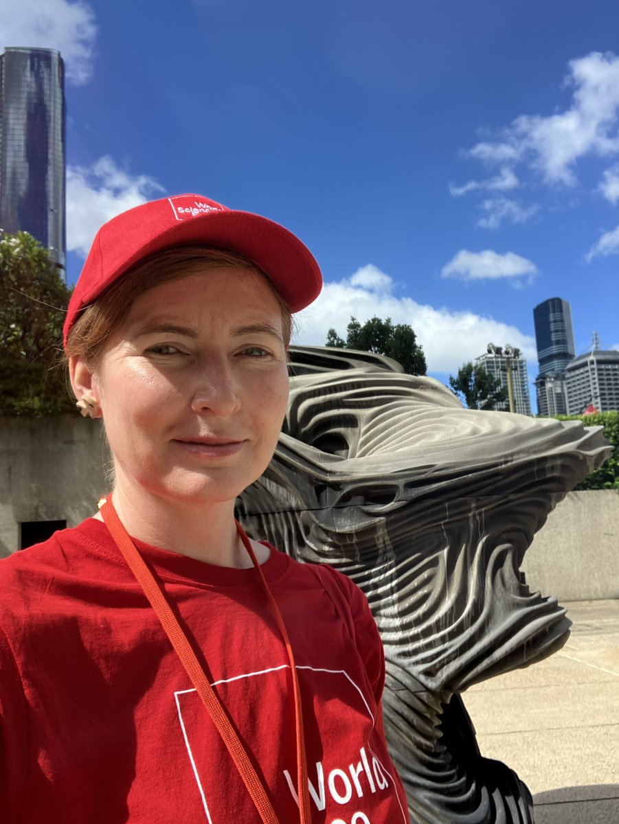 legg_wamy's tweet photo. Having a v nice time volunteering at World Science Festival Brisbane #WSFB school kids making cool art. Brisbane, come and visit! https://t.co/bWK7rmJIQD