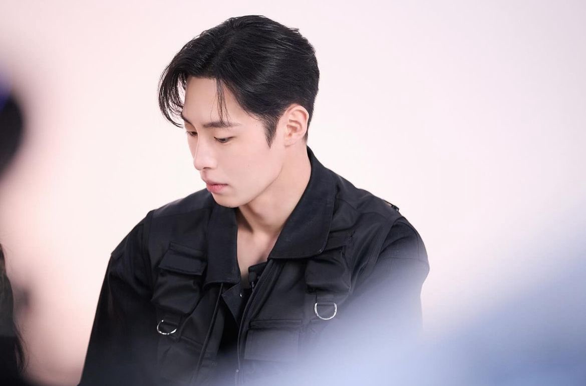jaewookbr's tweet photo. โPronto para outro dia com #HanTaeoh โ๏ธ Com o sempre lindo Lee JaeWook estamos esperando #TheImpossibleHeirโจ
@/jxxvvxxk revelando os bastidores da atraรงรฃo explosiva
๐https://t.co/zr6IaBWEGp
Sรฉrie original Disney+ #TheImpossibleHeir. Hoje ร s 16h, nรฃo se esqueรงa ๐โ
๐ท cjes.tagram via Instagram.
