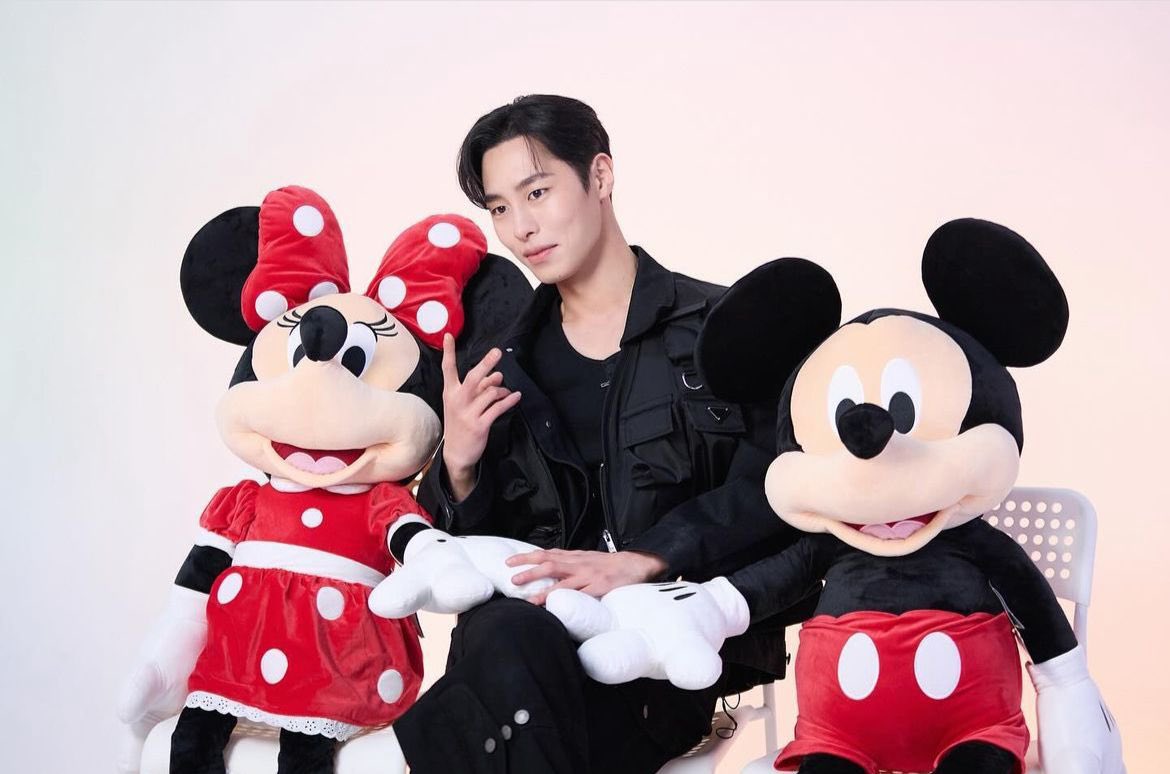 jaewookbr's tweet photo. โPronto para outro dia com #HanTaeoh โ๏ธ Com o sempre lindo Lee JaeWook estamos esperando #TheImpossibleHeirโจ
@/jxxvvxxk revelando os bastidores da atraรงรฃo explosiva
๐https://t.co/zr6IaBWEGp
Sรฉrie original Disney+ #TheImpossibleHeir. Hoje ร s 16h, nรฃo se esqueรงa ๐โ
๐ท cjes.tagram via Instagram.