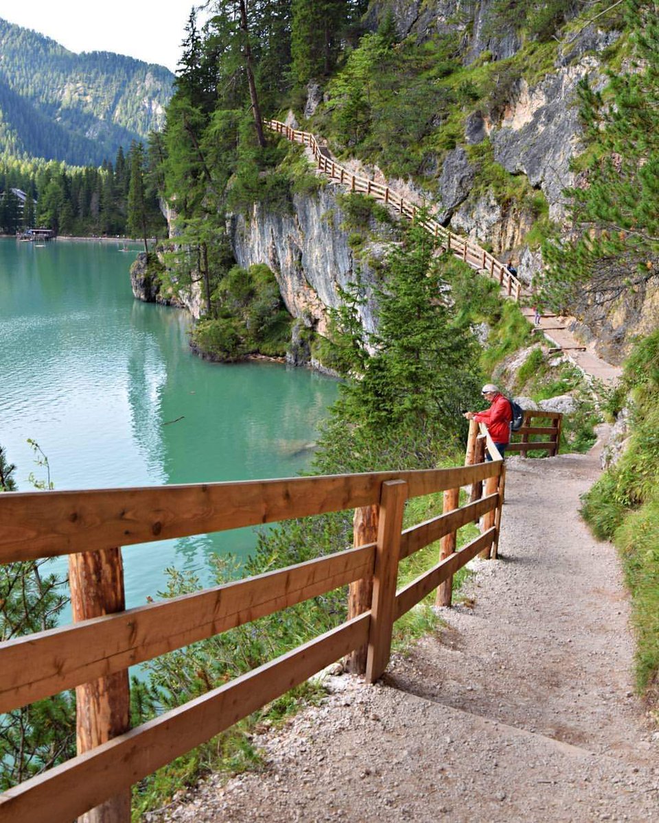 🇮🇹 Lago di Braies, Braies, Bolzano, Trentino-Alto Adige
📷 Paolo Cognetti

#lagodibraies #braies #bolzano #trentinoaltoadige #lake #lago #boats #mountain #morning #mattina #beststartofday #buongiorno #goodmorning #beautiful #instagood #photooftheday #travel #italyintheheart