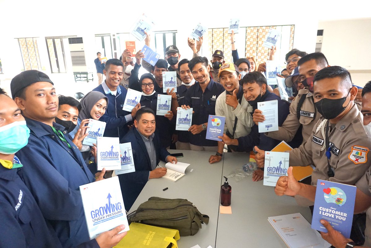 JazakYA's tweet photo. Moving Forward beyond Training!
More than just sharing knowledge, we also provide insight through inspirational and applicable books, enhanced with the author's exclusive direct and personal signature for all Learner and Leader, memorable and unforgettable forever. https://t.co/pYsR0BFYmN
