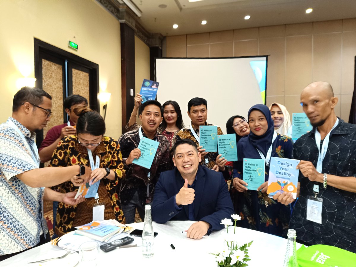 JazakYA's tweet photo. Moving Forward beyond Training!
More than just sharing knowledge, we also provide insight through inspirational and applicable books, enhanced with the author's exclusive direct and personal signature for all Learner and Leader, memorable and unforgettable forever. https://t.co/pYsR0BFYmN