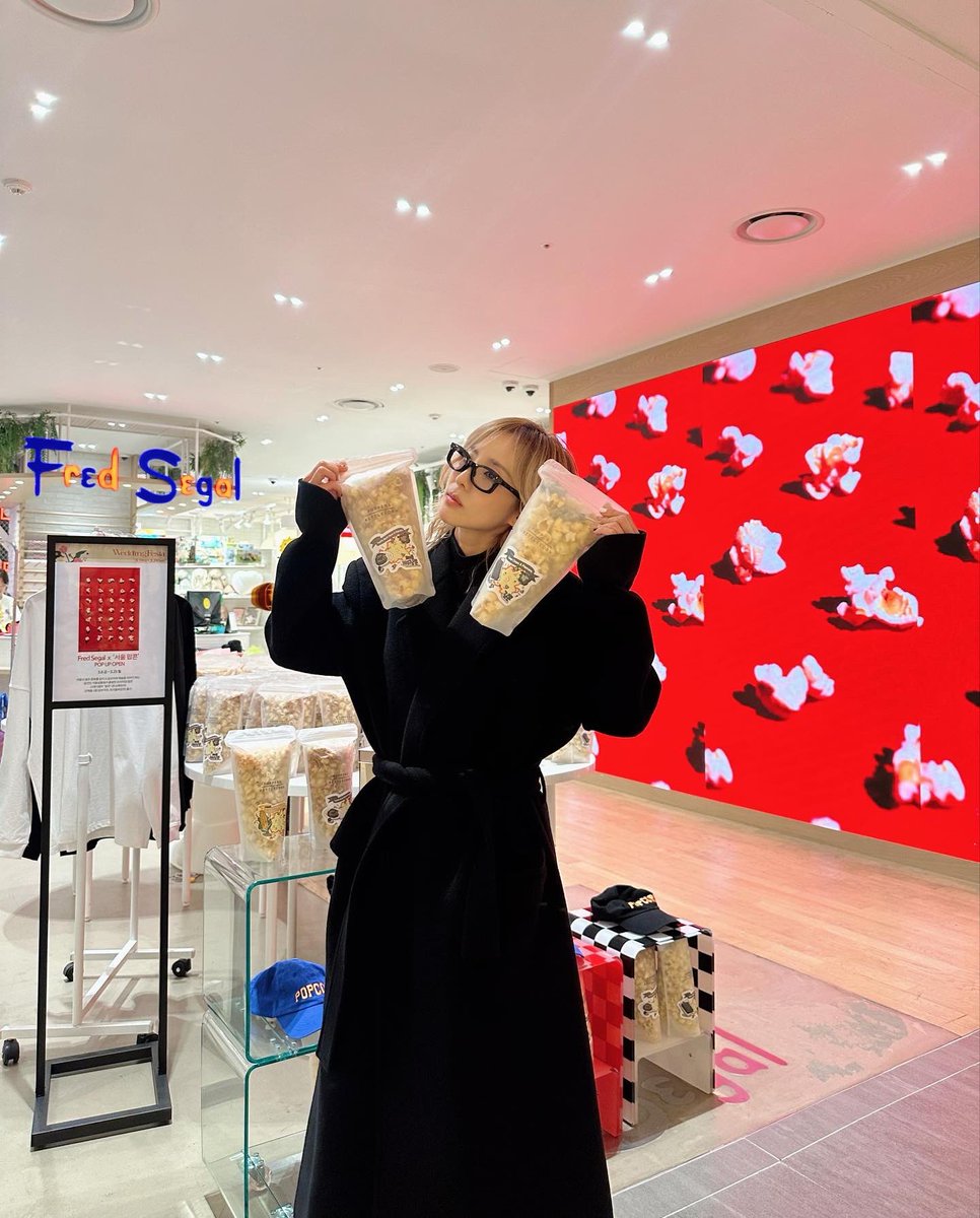 krungy21's tweet photo. 요즘 근황 😄🍿💃🏻🍽️🎟️💈 https://t.co/J1sHjUGAie