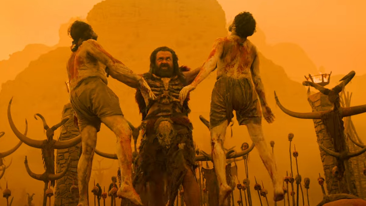 கிராபிக்ஸ் காட்சிகளின் பிரமாண்டம்.. சூர்யாவின் அசத்தல் கெட்டப்.. 'கங்குவா' டீசர்..!
indiaglitz.com/surya-and-siru…