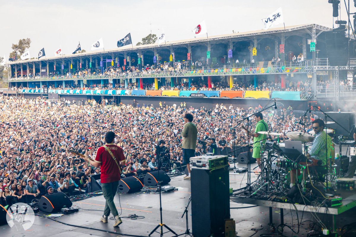 Aquí está el steaming del show de Rawa en el vive por si tripean:

youtu.be/mQk_BBrS9B4?si…