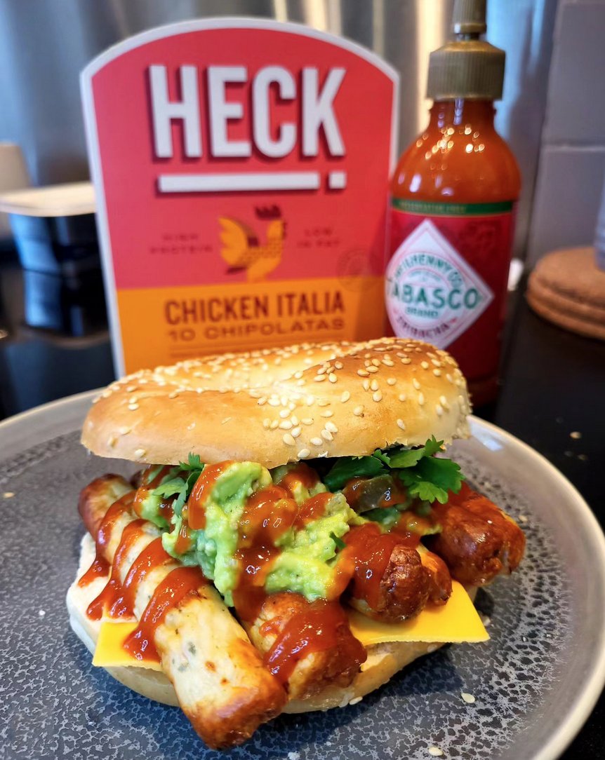 Oooof breakfast with a twist! Mexican Chicken Sausage bagel 👌 Chicken Italia Sausages, cheese, mashed avocado, jalapeños, coriander and sriracha sauce all stuffed in a bagel, yes please! 📸 thanks to keepithealthykeepitsexy on Instagram