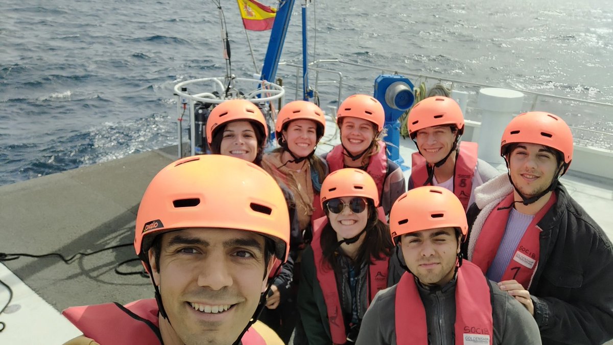 Primer día de campaña de prácticas de la asignatura de Oceanografía Física del Grado de Física de la @UIBuniversitat a bordo del B/O SOCIB. Agradecer al @socib_icts la oportunidad de ver la toma de datos de primera mano!