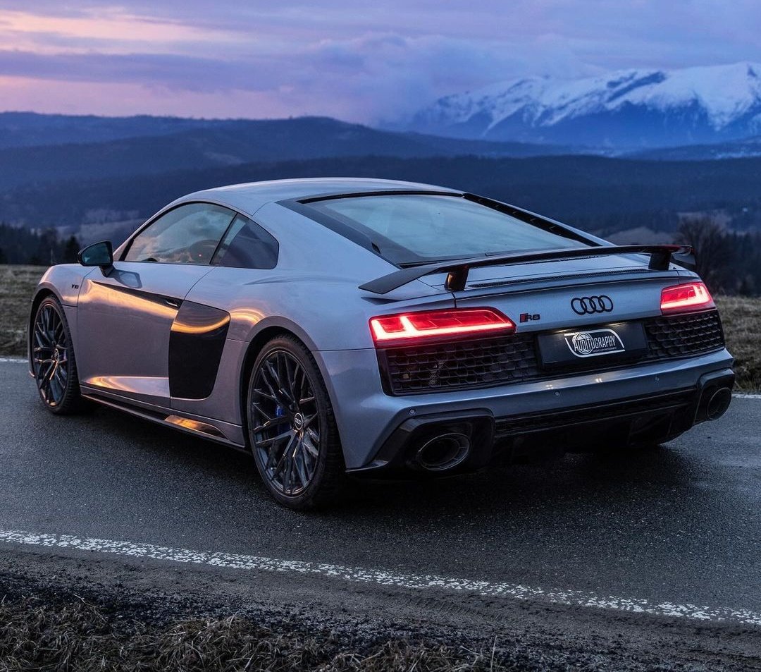 WorldWideCarsTM's tweet photo. Audi R8 V10 Performance 😍 https://t.co/NEdkTD18r7