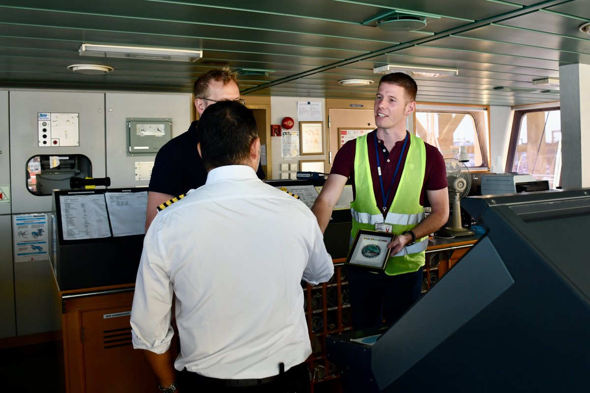 🚢 EMASoH visited the #containership Grasmere Maersk, offering insights into container shipping. This interaction highlighted our mission to enhance #maritimesecurity in the Gulf region. Safeguarding safe passage for vessels like #GrasmereMaersk is vital for global commerce.