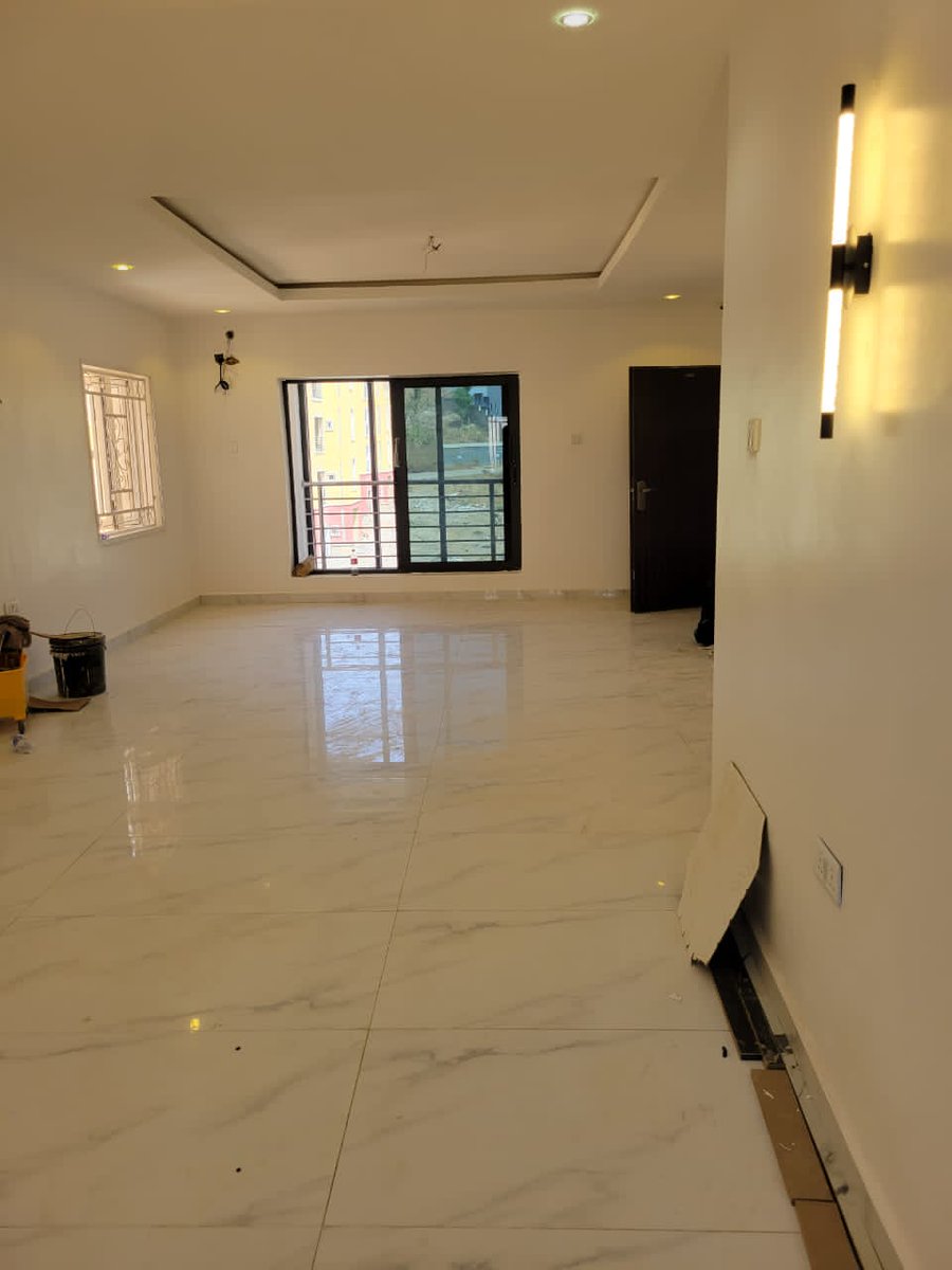 Synergyrealpro's tweet image. Discover the perfect blend of comfort and sophistication with our stunning 2-bedroom apartment, now available for sale. Nestled in a prime location in Guzape , this meticulously designed residence offers a harmonious combination of modern convenience and timeless elegance