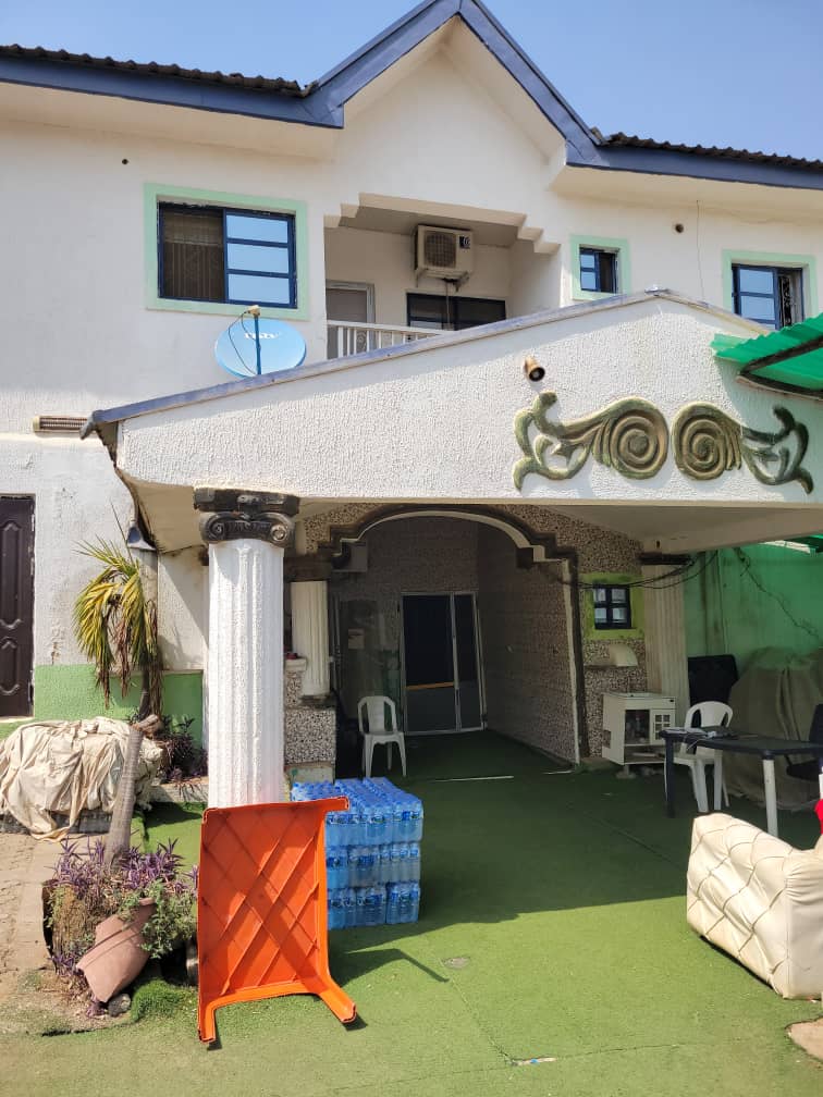 Synergyrealpro's tweet image. A spacious  4 bedrooms  fully detached duplex with a 4 rooms BQ. It centrally located in a fully developed area in Wuye. We recommend viewing. Price : #400,000,000 Contact - 08188862193