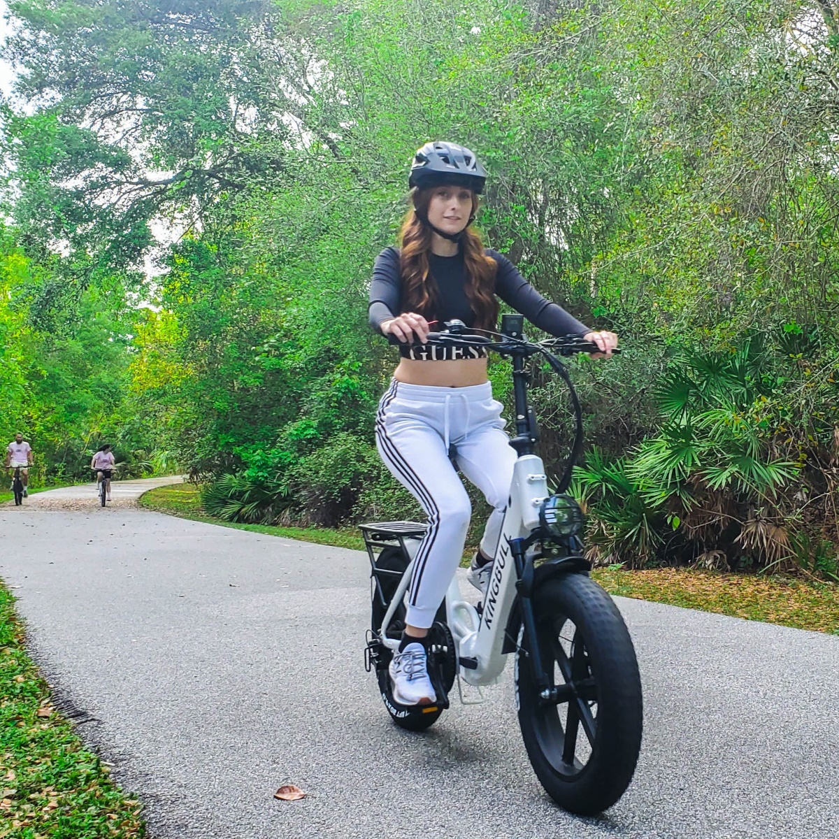 'Cruising through the park with ease, KINGBULL is your perfect companion.🎉🚴
📷@ZophieReviews
🛒🔗For More 👉 kingbullbike.com
#kingbull #ElectricBike #ebike #smartebike #adventurebike #ridebikes #ebikestyle #ridebikesbehappy #adventurebikeriders #whythebike #ebikelover