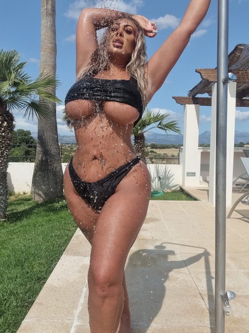 Did you know I answer EVERY SINGLE DM on my Only Fans?!  I love to chat and get to know you all&hellip; so here&rsquo;s