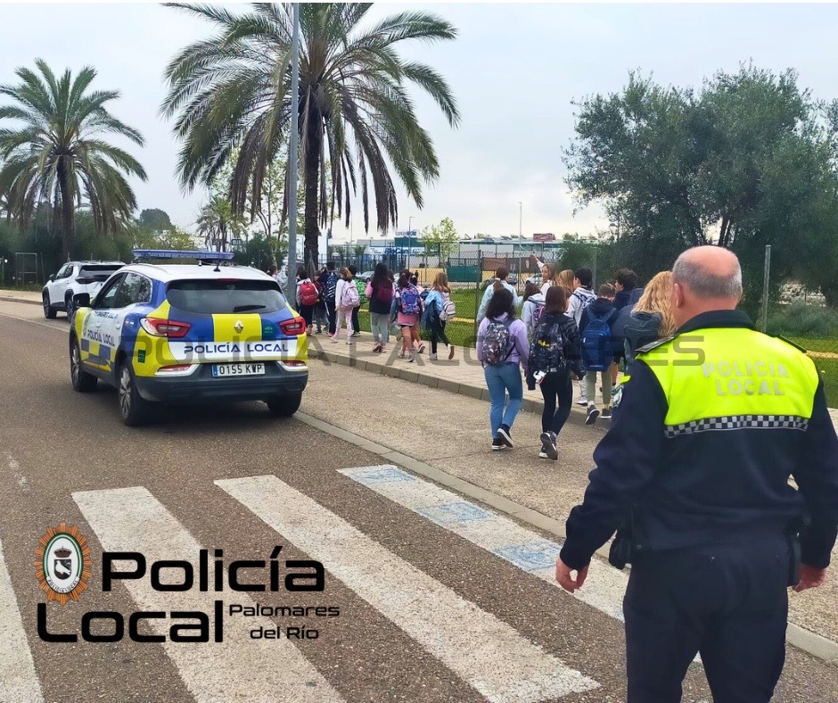 🛡️ Hoy, hemos colaborado en un traslado seguro de los estudiantes del colegio Ágora durante su visita al Ayuntamiento. ¡Trabajando juntos por un entorno seguro y armonioso para nuestros jóvenes! 👮‍♂️🚸 #PolicíaLocal #SeguridadCiudadana #PalomaresDelRío'