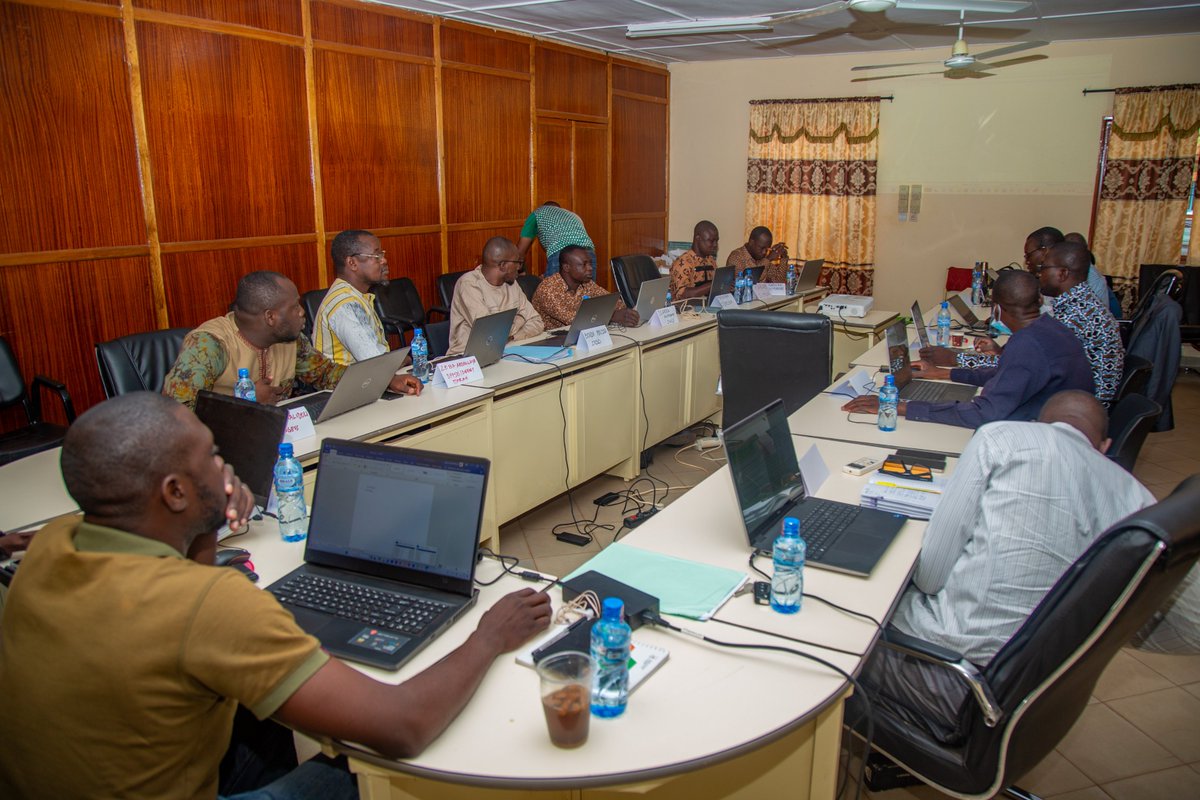FAOBurkinaFaso's tweet photo. 🌾 L'atelier #GSARS au 🇧🇫 s'est terminé avec succès ! Les participants possèdent désormais des compétences avancées en matière de diffusion des données statistiques. 
Un merci spécial aux participants et à nos généreux donateurs, @gatesfoundation et #lUnionEuropéenne. https://t.co/c9HSN5feDo