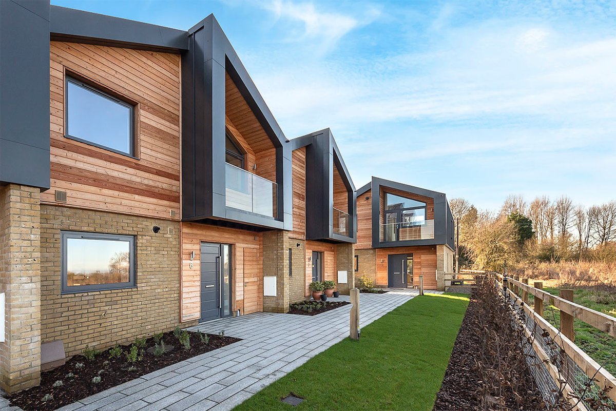 A waterfront view at Wilstone Wharf. 💧

We used an uncoated timber, enabling it to wear down into a mature silver-grey – contrasting with the other materials while still blending in delicately with the surroundings.

Get a closer look in our case study
timbercladdingsolutions.co.uk/wilstone-wharf/