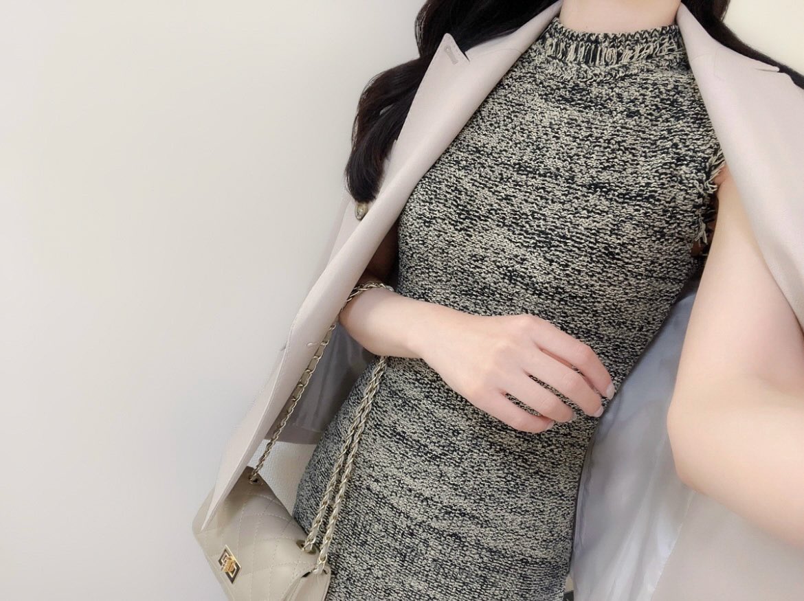 anuansのブラッシュツイードニットワンピース♡シルエットめっちゃ綺麗