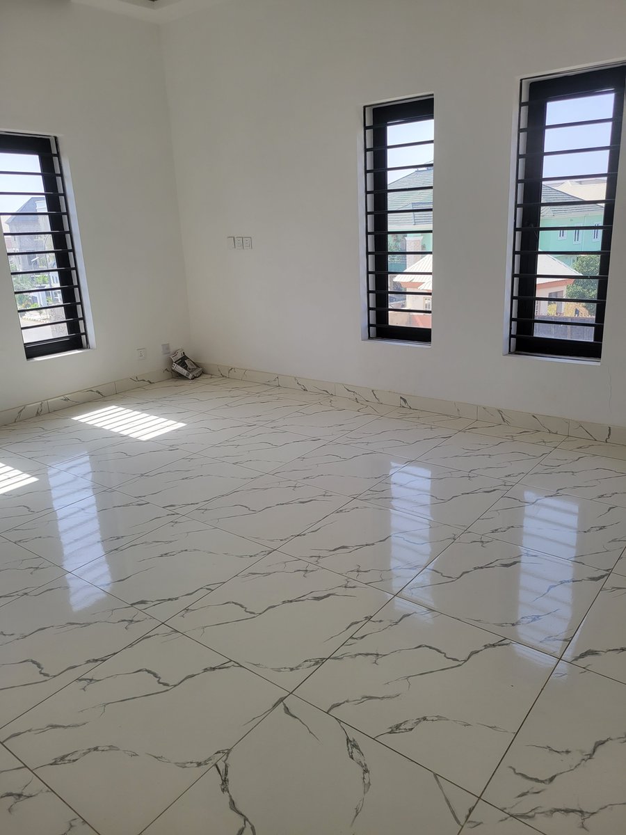 Synergyrealpro's tweet image. A luxury 5 bedroom smart house at Katampe Extension partly furnished with AC' s wall paintings etc. It has a gate house . We recommend viewing  price :350M
