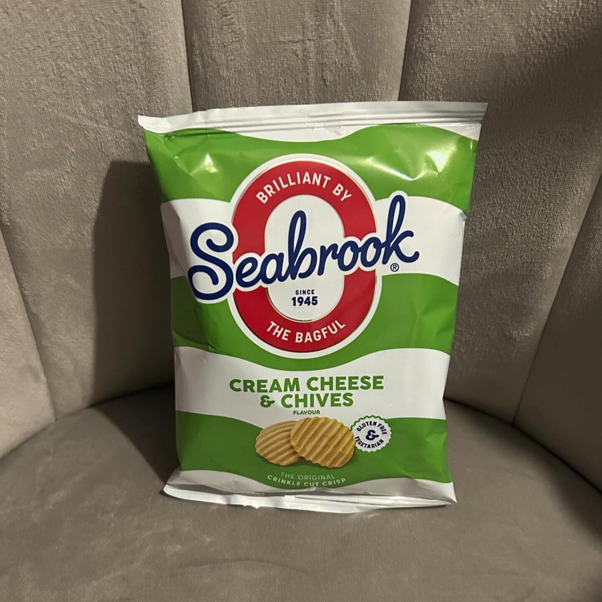 In Alan’s house, crisps get their own chair. Quite right too. 📷 by instagram.com/alan_crisp_con…