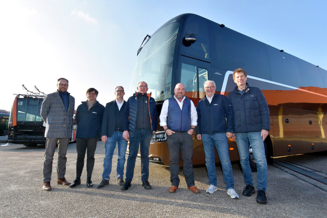 Even when the road gets rough, #teamvanhool keeps the wheels turning. 💙🤝 #VanHoolDelivers A few recent deliveries to satisfied 🇳🇱Dutch, 🇩🇪German and 🇦🇹Austrian customers, and still more coming. #BoostenReizen • #EWSOmnibusse • #EdtbrustnerGmbH • #VanHool #LeadingTheWay
