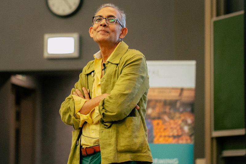 On 13 March, UCT welcomed Nobel Laureate Professor Abhijit Vinayak Banerjee, an expert in development economics, for an open lecture on the potential transformative effects of universal basic income in the developing world. Read more: qr.codes/pL5th7