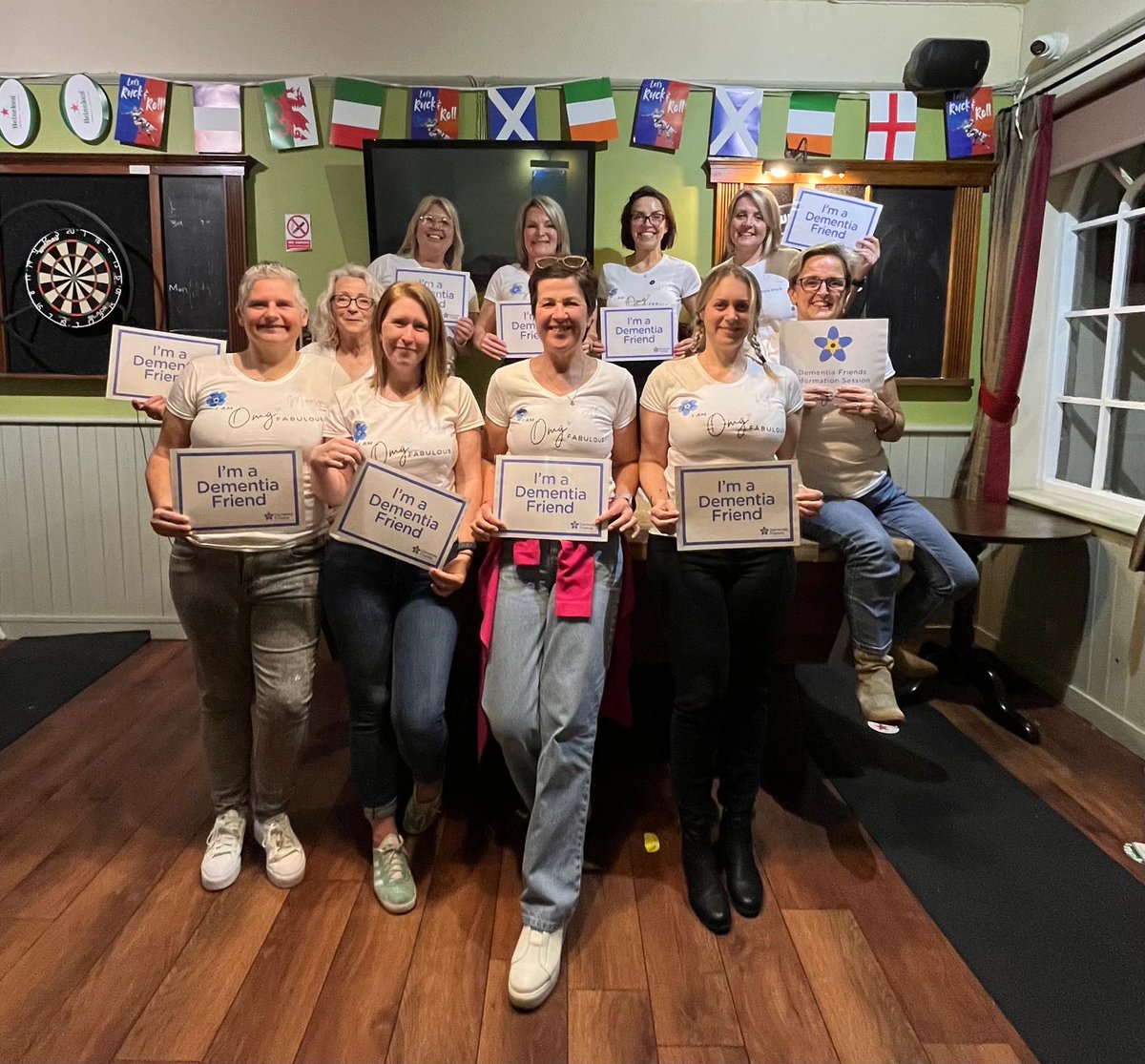 Michell35563944's tweet photo. Fantastic turnout for our Quiz Night &amp; Raffle for the Alzheimer’s Society. Total raised from raffle alone was £1755 which was amazing.

Thank you to our fabulous customers for supporting us 💚

#dementia #quiz #raffle #georgeanddragonabergele #diaryofalandlady #minksybelle https://t.co/VkptWeQvbz