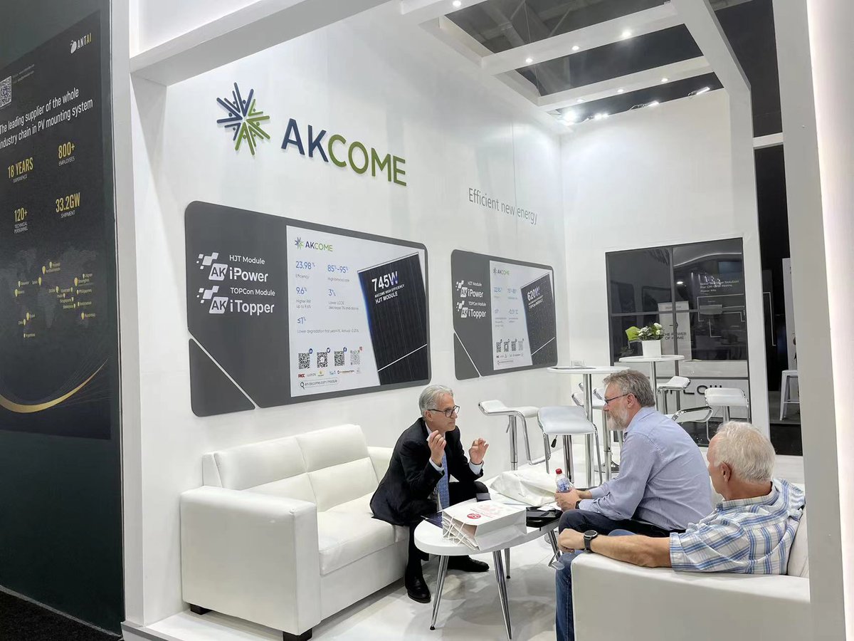 🎊 From March 18-20, Solar & Storage Live & The Future Energy Show Africa took place in ＃Johannesburg, South Africa. As a key exhibitor, ＃AKCOME has showcased AK iPower ＃HJT 745W module and AK iTopper ＃TOPCon 620W module, attracted the attention of many attendees. 😎