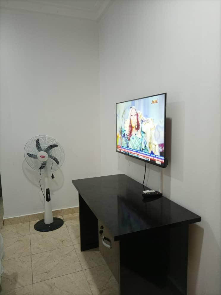 Synergyrealpro's tweet image. nice studio apartment for short-let, its located within a serene estate environment at Apo, Abuja. it comes with a smart TV, DSTV, furnished kitchen etc. We recommend viewing. price:#12,000 per day.