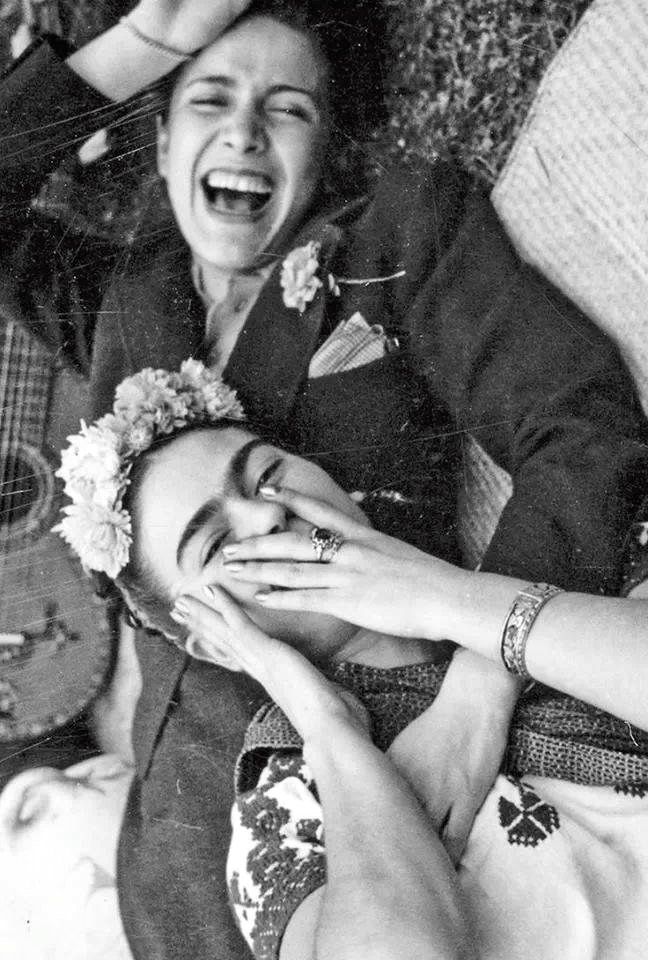 Frida Kahlo with her lover, singer Chavela Vargas, 1945 #WomensArt 
#WorldHappinessDay