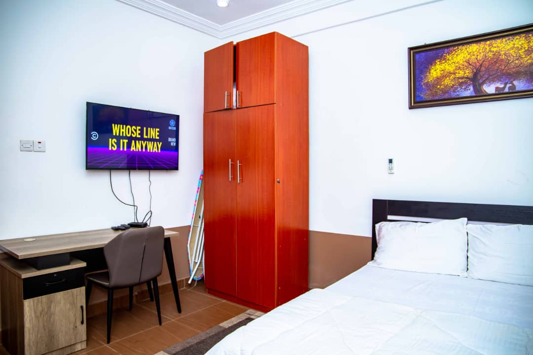 Synergyrealpro's tweet image. A luxury furnished apartment within a serene enironment at high gate apartment, wuye, Abuja . its located in a central location ,it comes with 24hrs power supply, comfortable bed , water heater, fridge, reading table and chair etc. price: #19,000 per day. 
Contact - 08188862193