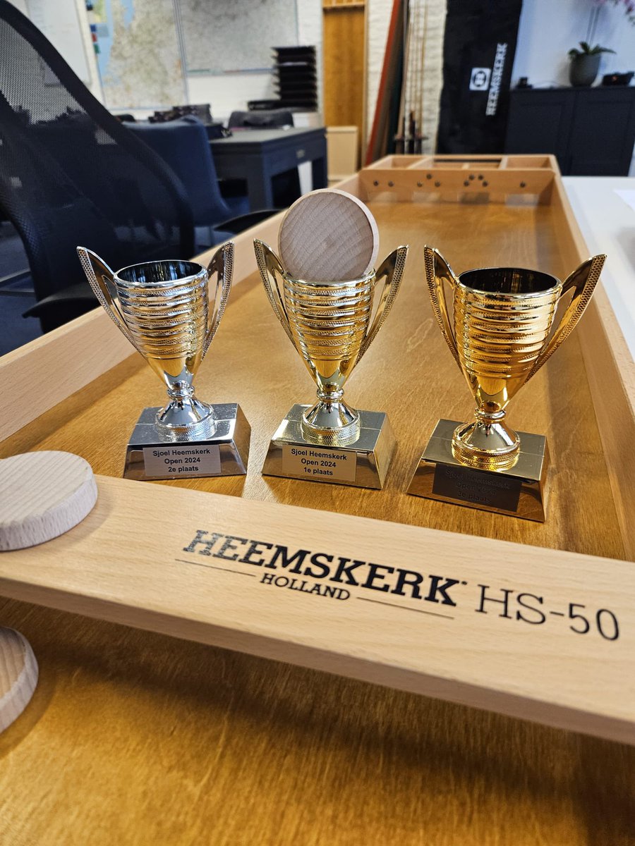 HeemskerkSport's tweet image. Aankomende zaterdag is het eerste Sjoel Heemskerk Open in Kudelstaart.

Alle wedstrijden worden gespeeld op de Heemskerk HS-50. 

De top 3 gaat niet met lege handen naar huis.

Lees hier meer over de HS-50. 

playheemskerk.com/wedstrijd-sjoe…

#sjoelen #sjoelbak