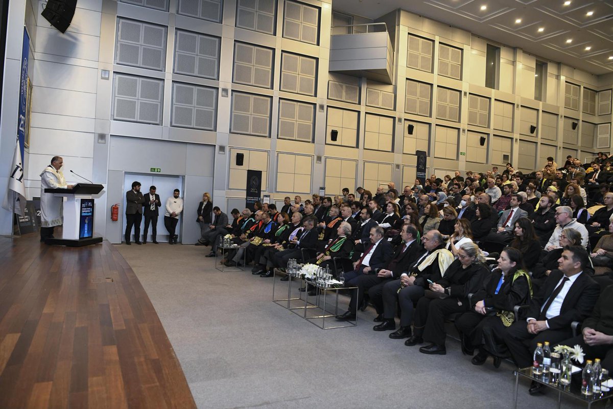 İTÜ Ödülleri Ayazağa Yerleşkesi Süleyman Demirel Kültür Merkezi’nde düzenlenen bir törenle ikinci kez sahiplerini buldu. Eğitim/Öğretim Üstün Başarı Ödülü kategorisi alanında ödüle layık görülen hocamız Doç. Hatice Doğan Sevinç’i tebrik ediyor, başarılarının devamını diliyoruz.