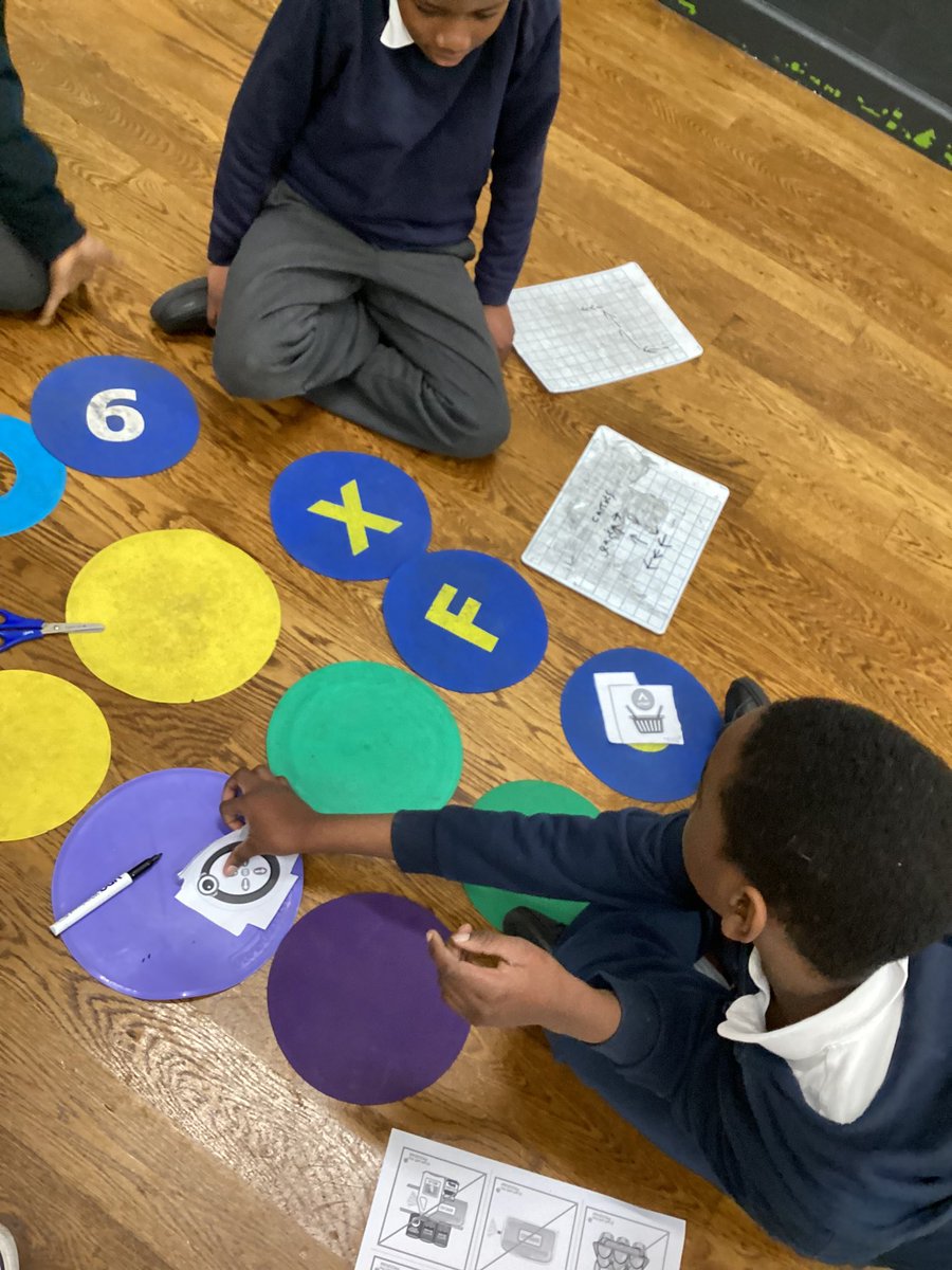sidmouthschool's tweet image. Year 3 are hard at work programming their robots to avoid the items with the most packaging. #EcoCodingAdventure @gwtp_uk @thrivetrust_UK