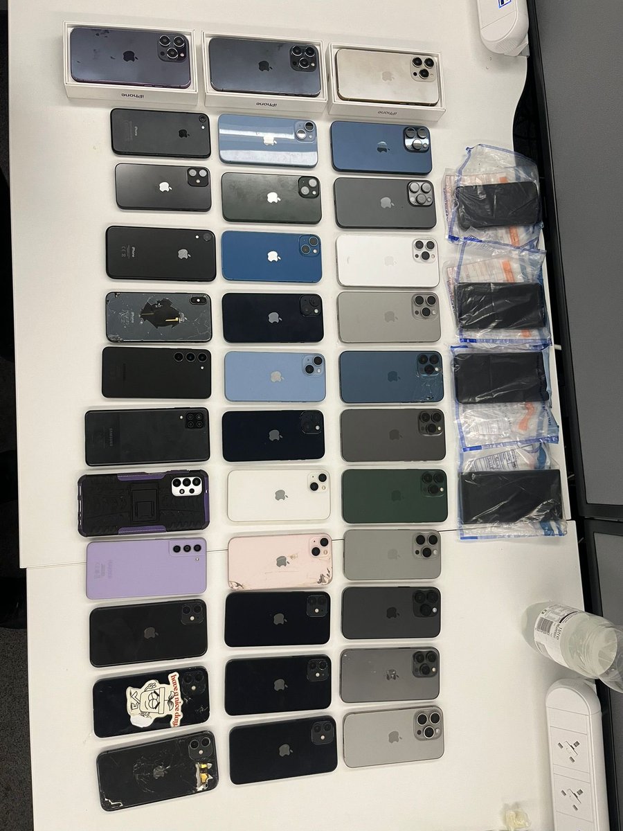 #HarlesdenTCT & #AWBCU executed a warrant on a cafe in Station Rd suspected of selling #stolen items from #robberies across London. 40 officers raided the cafe, resulting in 5 #arrests & over 40 stolen phones being recovered. A Closure Order is in force on the premises #Harlesden