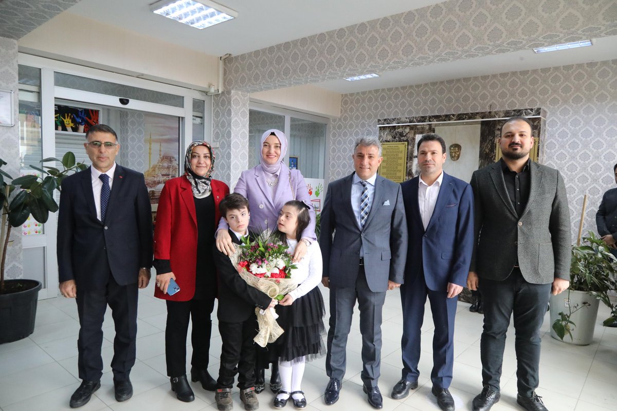 tcagrivaliligi's tweet photo. Valimiz Sn. Mustafa KOÇ 'un eşi Neslihan GÜL KOÇ Hanımefendi,

🔺21 Mart Dünya Down Sendromu Farkındalık Günü dolayısıyla düzenlenen etkinliklere katıldı.

📍 Down Sendromlu çocuklar ile yakından ilgilenen Hanımefendi, her zaman onların yanlarında olacağını ifade etti. https://t.co/HafY7gpirO