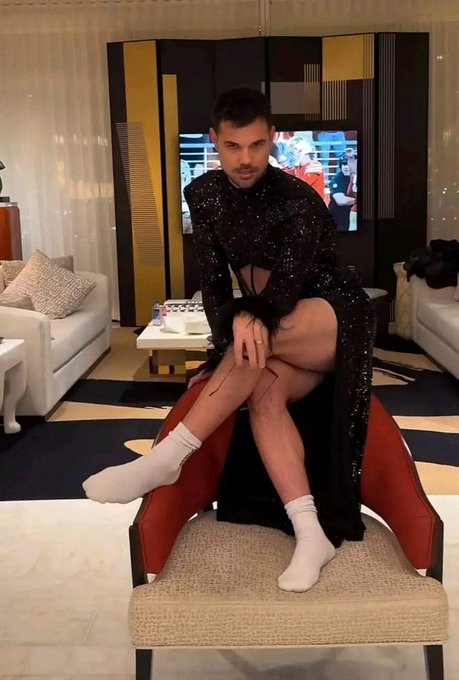 I See u Taylor Lautner https://t.co/kg0HsfLQo2<a href="/tag/lilfizz"class="tags"><span>#lilfizz</span></a>