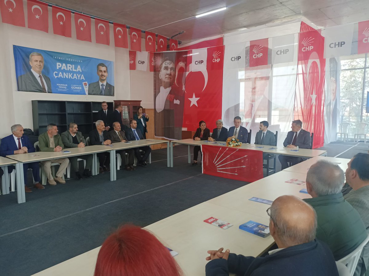 Atatürkçü Düşünce Derneği Genel Başkanımız Mustafa Hüsnü Bozkurt ve Genel Başkan Yardımcımız Safa Yenice, CHP Çankaya Belediye Başkan Adayı Hüseyin Can Güner’e seçim bürosunda iade-i ziyarette bulunarak başarılar diledi. Nazik karşılama ve yoğun ilgileri için teşekkür ederiz.