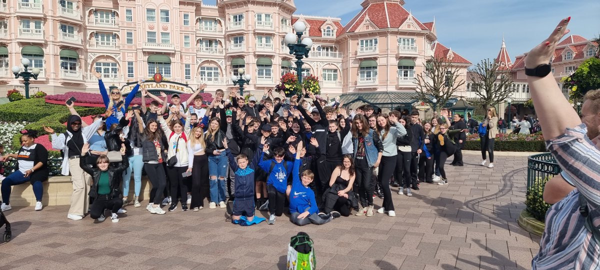 TMCHull's tweet photo. Students and staff are in Disneyland today and they are all having so much fun.🎢

The weather is beautiful and as you can see from the photos the view in Disneyland is amazing! 🇫🇷 https://t.co/vOafpFZXq9