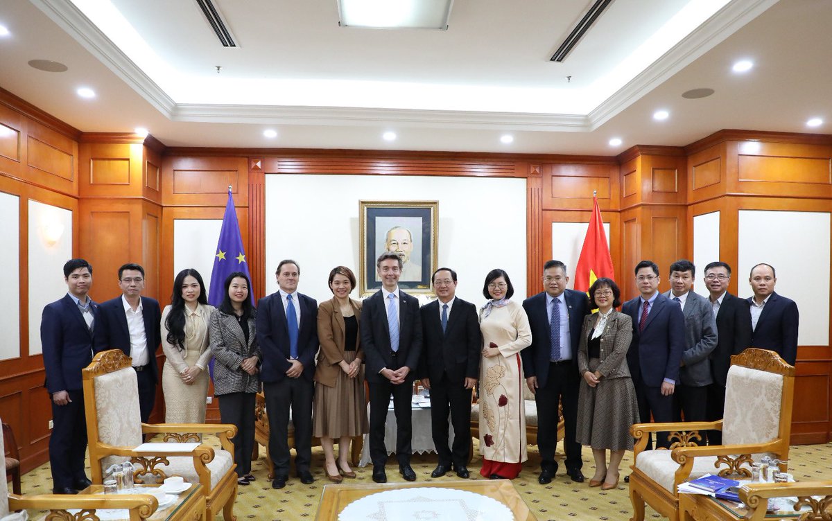 Had the pleasure to meet with Vietnamese Minister of Science and Technology Huynh Thanh Dat today. Our fruitful discussion centred on 🇪🇺-🇻🇳 cooperation in science and technology which can contribute significantly to Vietnam’s sustainable development. (1/2)