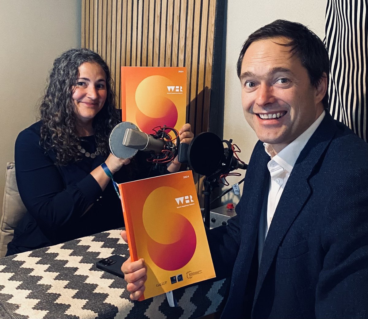 Happy International Day of Happiness! Super excited to celebrate in London w/@jedeneve who shared a copy of the #WorldHappinessReport @HappinessRpt released today. Check out our special Happiness Lab podcast series about the report which begins today: podcasts.apple.com/us/podcast/hap…