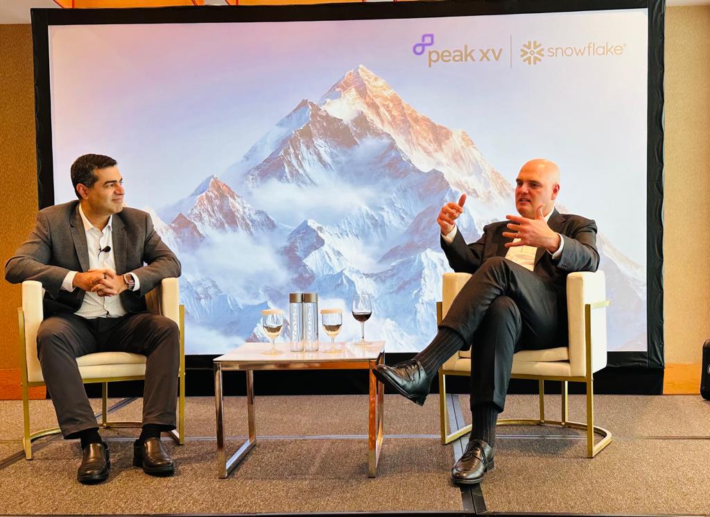 Delighted to have @SnowflakeDB's CFO Mike Scarpelli in conversation with @sjs_day1 for a group of our founders in Singapore today. Invaluable insights on customer centricity, pricing and factors to consider on the road to IPO.