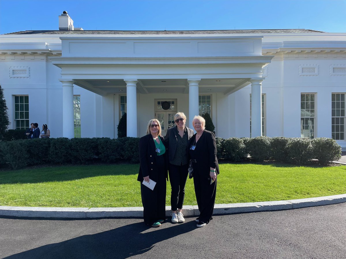 Still walking on air from our tour of the #WestWing on Saturday … thanks @merici … that was truly a red letter day #WhiteHouse #StPatricksDay @ClareMcGee80 @AwakenHub @AwakenAngelsHQ 🇺🇸🇮🇪☘️