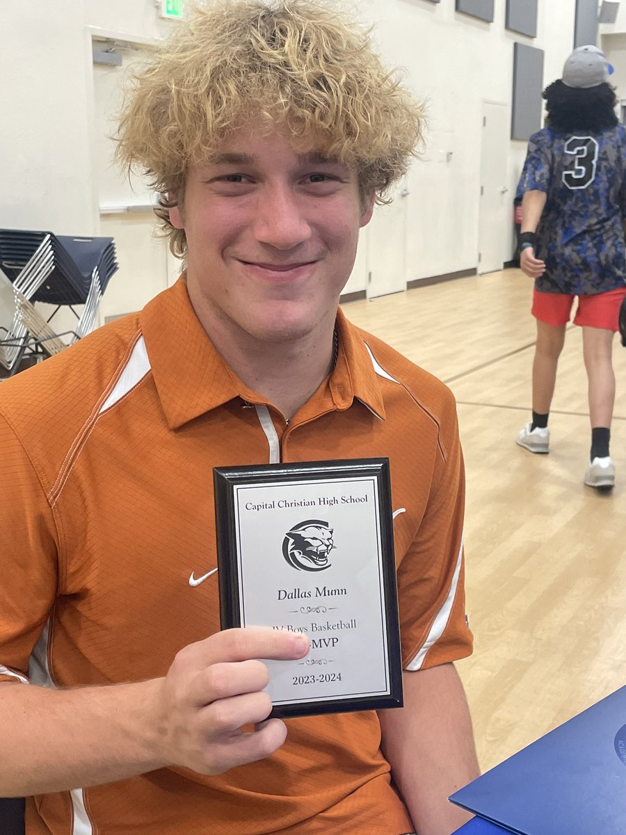 DallasMunn2's tweet photo. Since I broke my clavicle 1st game of football and wasn’t able to compete. Decided to play hoops this year after not playing for 3 years. Had a great time. AG2G🙏🏼. https://t.co/moMpDGIsLG