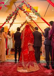 دلہن کو تقریب میں سب سے آخر میں ایسے لایا جاتا ہے جیسے ویڈیو گیم میں سب سے بڑی بلا کو آخر میں چھوڑا جاتا ہے😉😁😀
#Funny #funnymoment 
#Ti #entrty
#Bridal
#bigVillon