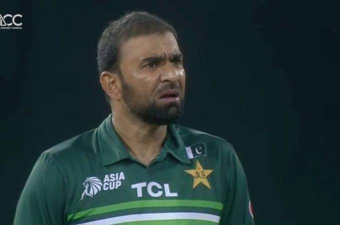 izazk3403's tweet photo. IMF after watching PSL prize distribution 🏆😄
#PSLFinal
#pslprizes https://t.co/Kuq49opEu0