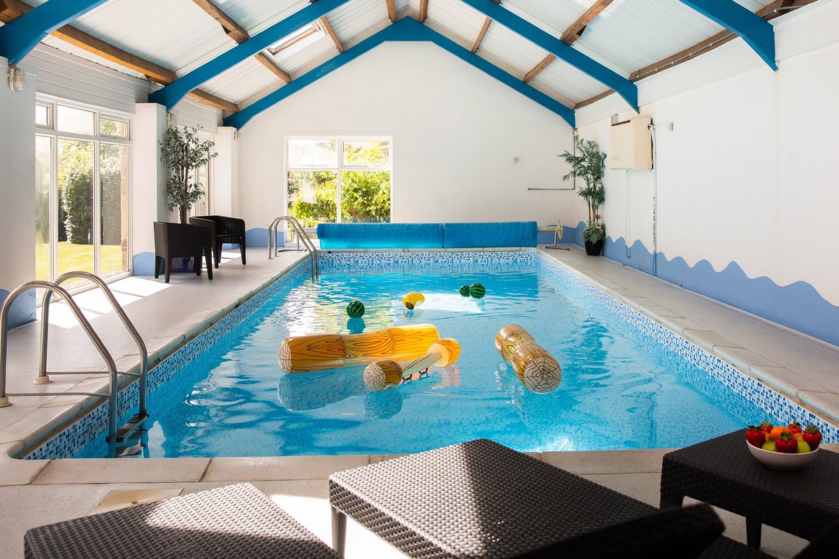 We have availability for the May Day bank holiday. For the luxury of your own private swimming pool get in touch today to book!
#lateavailability #Scarborough #Yorkshire #yorkshirecoast #EarlyBiz