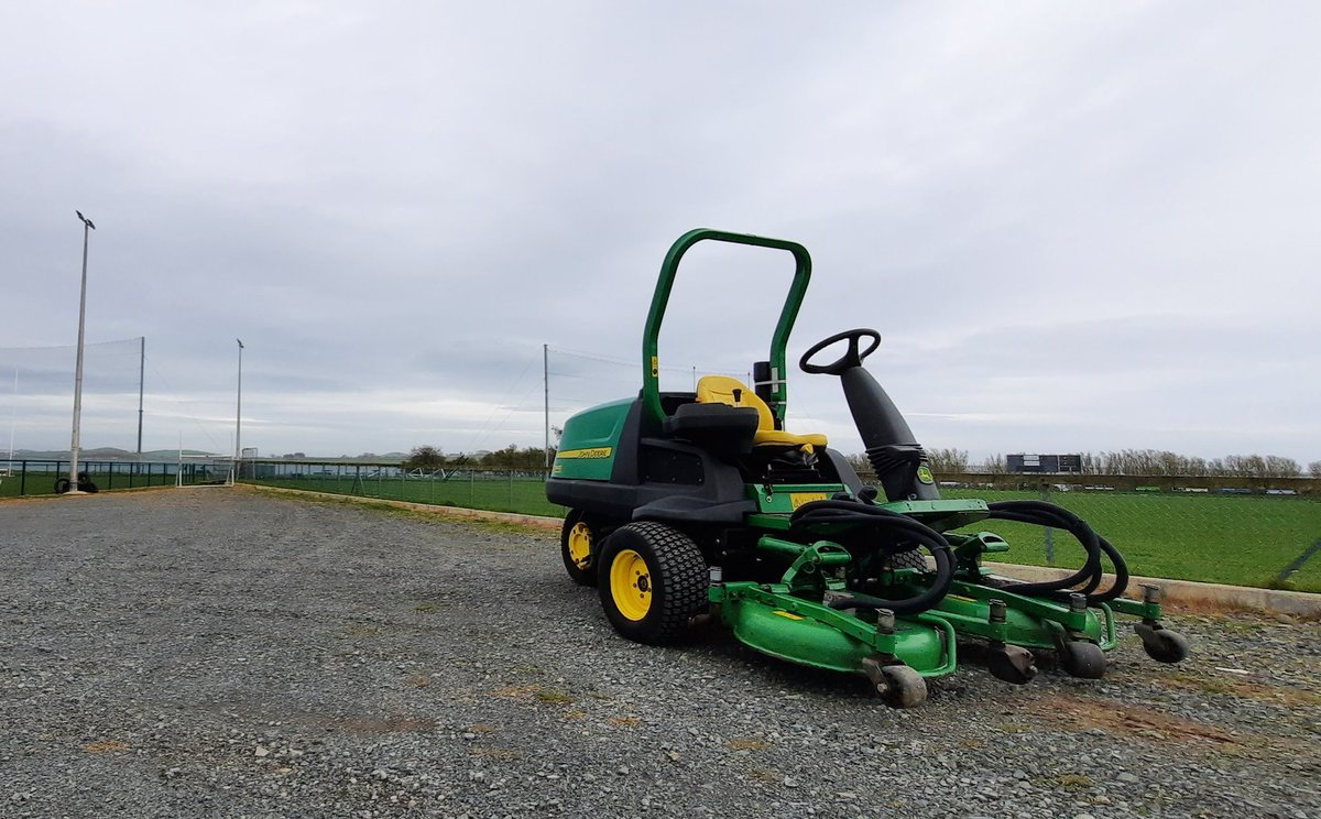 A local GAA club took delivery of this tidy, used @JohnDeere 7400 triple rotary mower earlier this week. Thank you for your business. ☝️⛳️⚽️🏉🏏