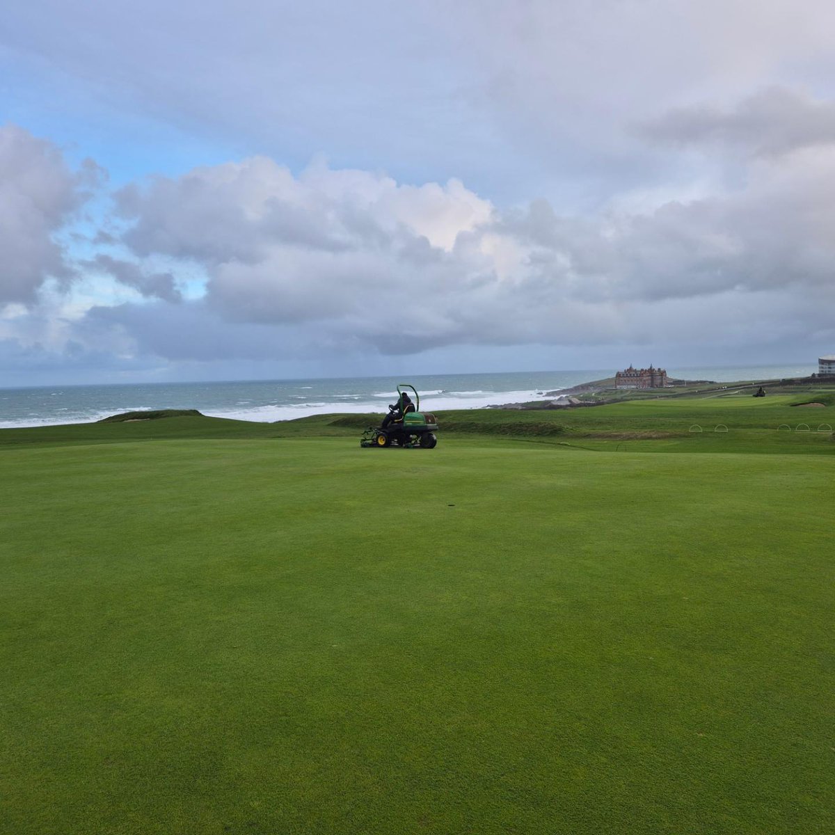 Course Update Wednesday 20th March 2024 The course is open with preferred lies. Buggies ok. There will be spraying of selective herbicide on tees and fairways in operation today.